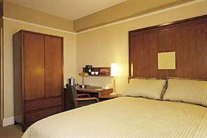 Hotel Lawrence Downtown Dallas