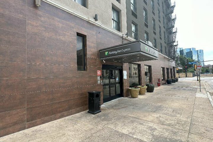 Hotel Lawrence Downtown Dallas