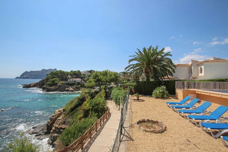 Celia - Oceanfront Villa In Costa Blanca