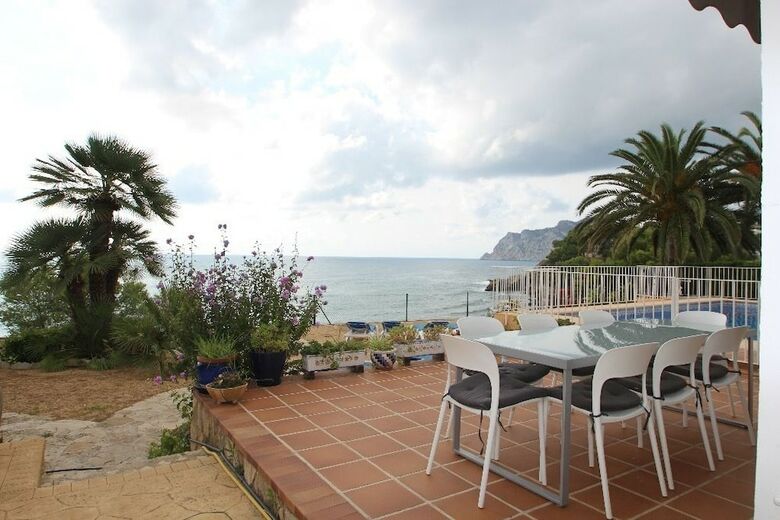 Celia - Oceanfront Villa In Costa Blanca