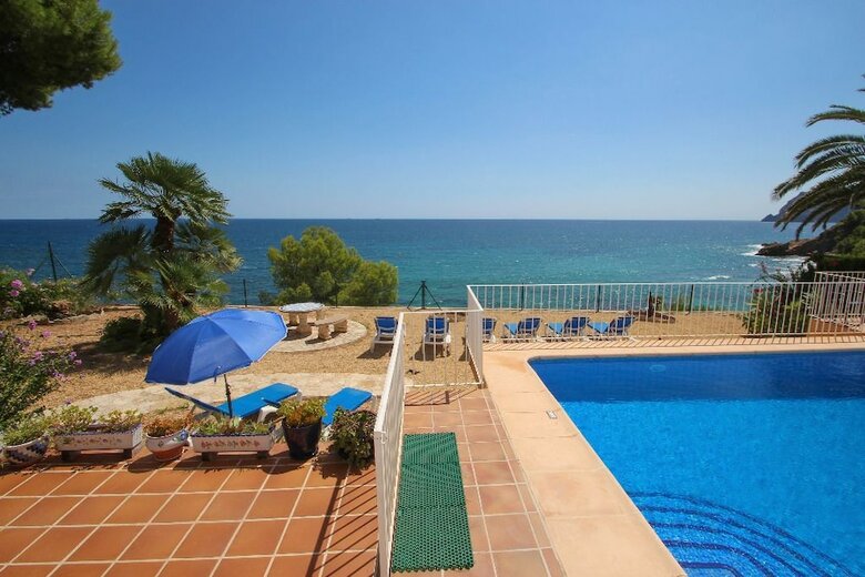 Celia - Oceanfront Villa In Costa Blanca