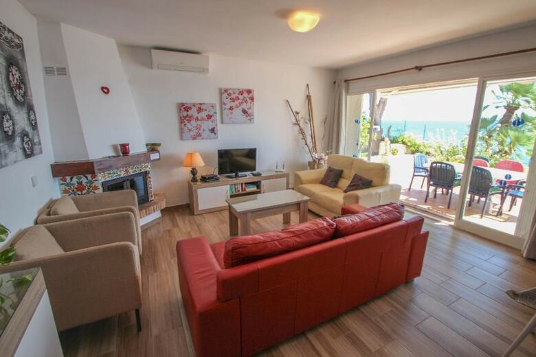 Celia - Oceanfront Villa In Costa Blanca