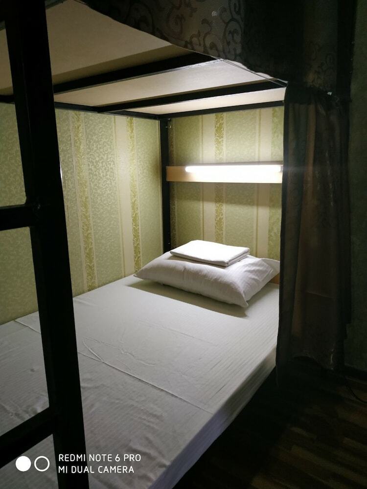 Hostal Hostel House