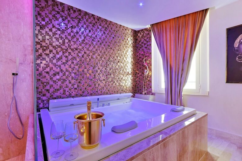 Hotel Spanish Diamond Luxury Suites Jacuzzi