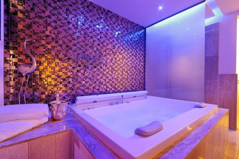 Hotel Spanish Diamond Luxury Suites Jacuzzi
