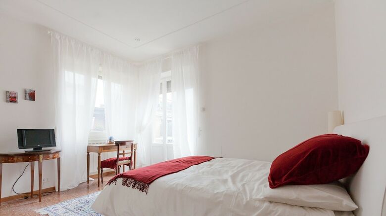 Rental In Rome Pateras Balcony Apartment