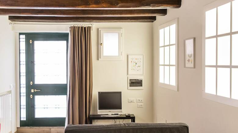 Rental In Rome Trastevere White Apartment