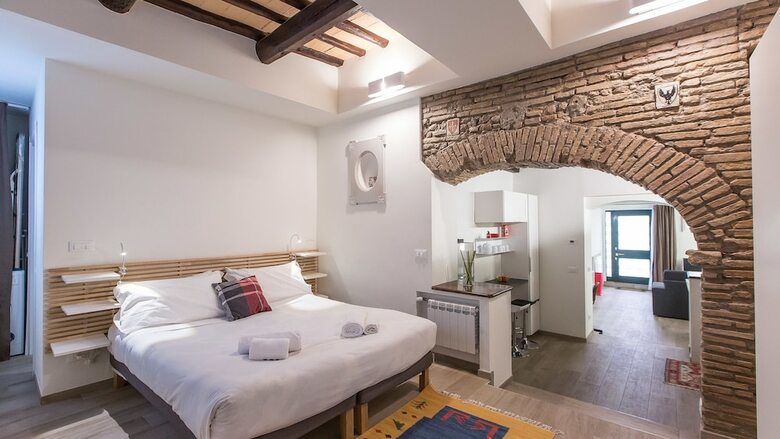 Rental In Rome Trastevere White Apartment