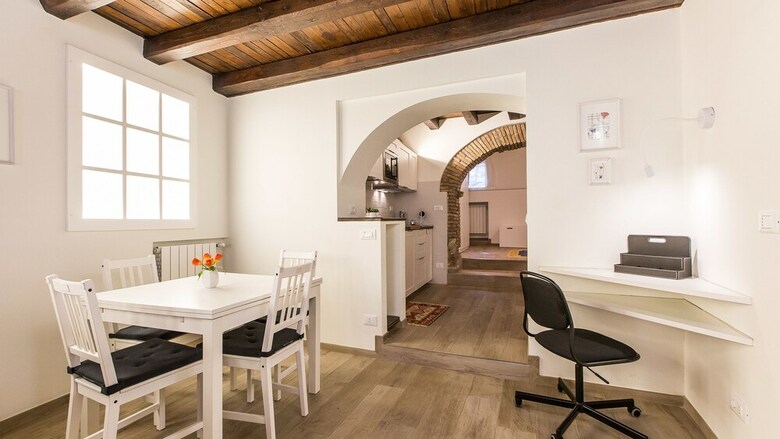 Rental In Rome Trastevere White Apartment