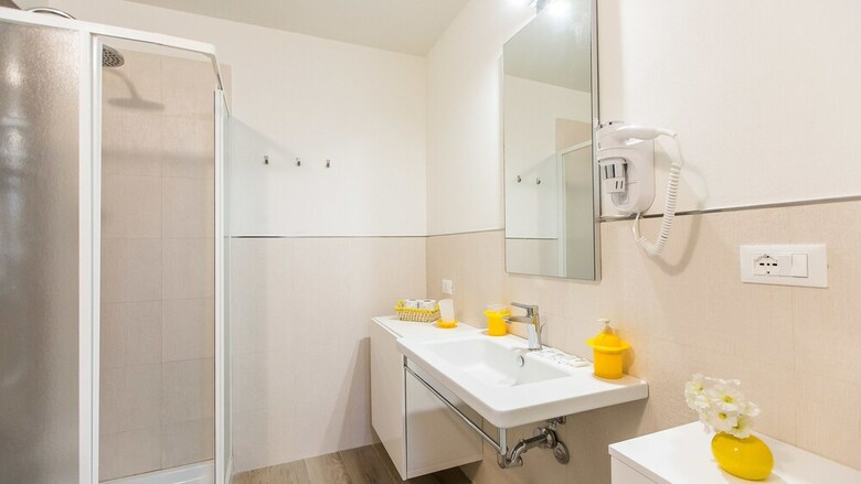 Rental In Rome Trastevere White Apartment