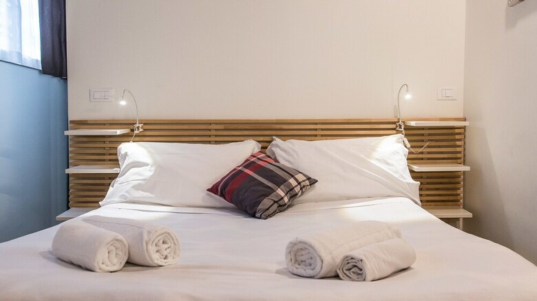 Rental In Rome Trastevere White Apartment