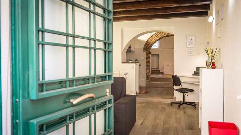 Rental In Rome Trastevere White Apartment