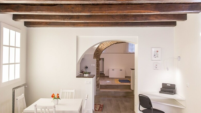 Rental In Rome Trastevere White Apartment