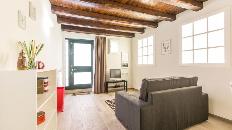 Rental In Rome Trastevere White Apartment