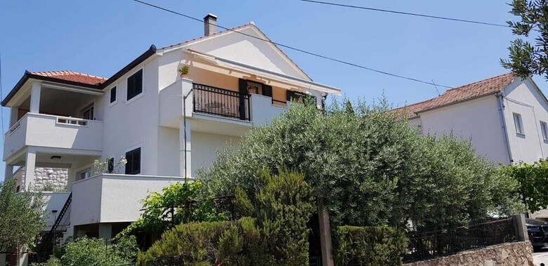 Apartamentos Salsa Brac