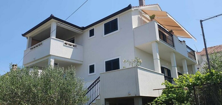 Apartamentos Salsa Brac