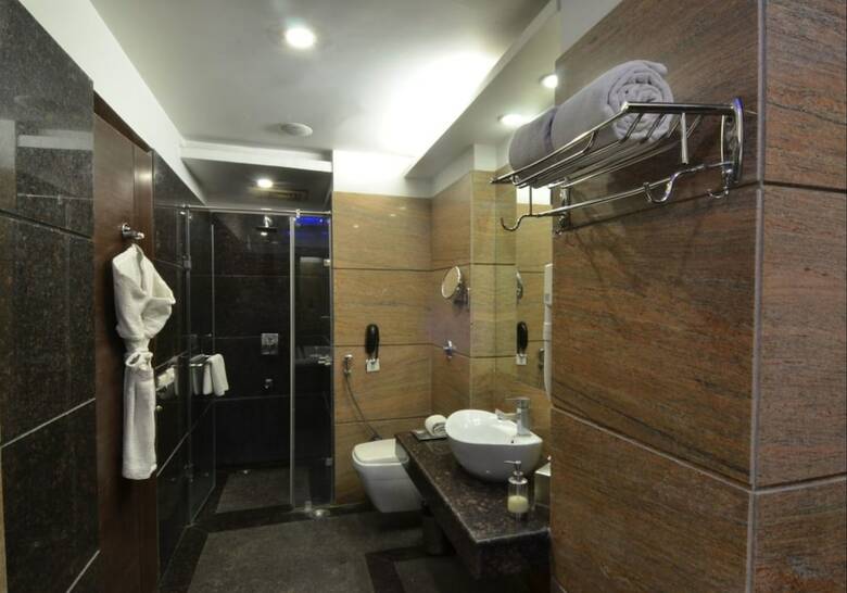 Hotel Hk Clarks Inn, Amritsar