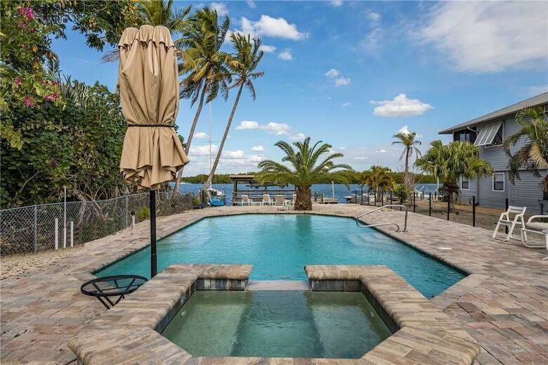 Dolphin Lane 4855 - Two Bedroom Home With Private Pool
