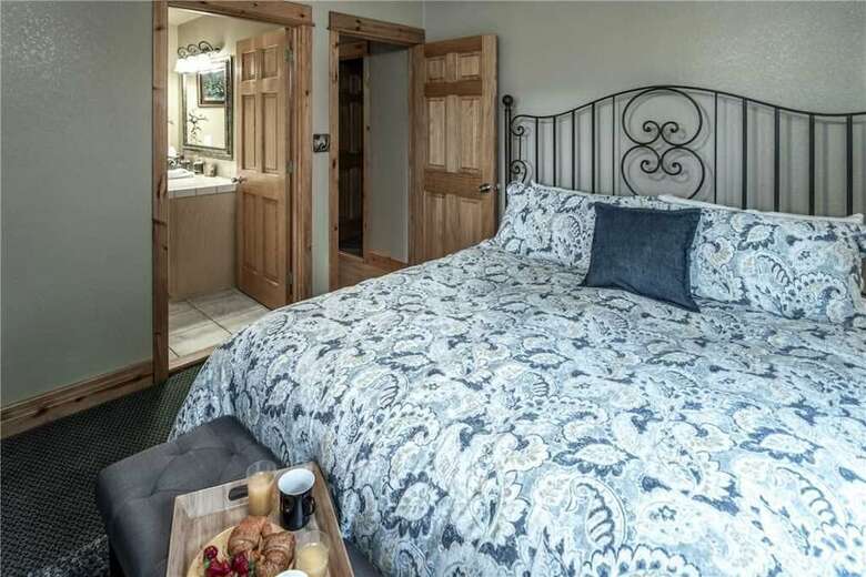 Los Nation - Four Bedroom Cabin