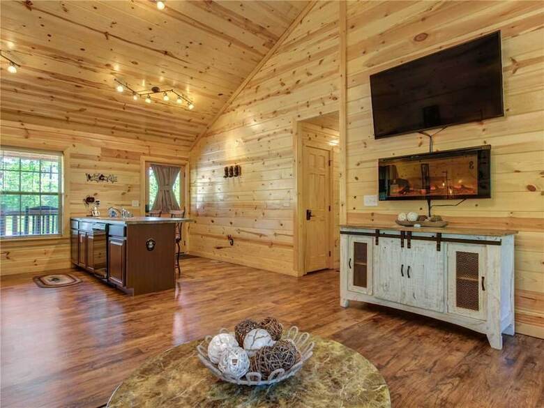 Knotty By Nature - Three Bedroom Cabin