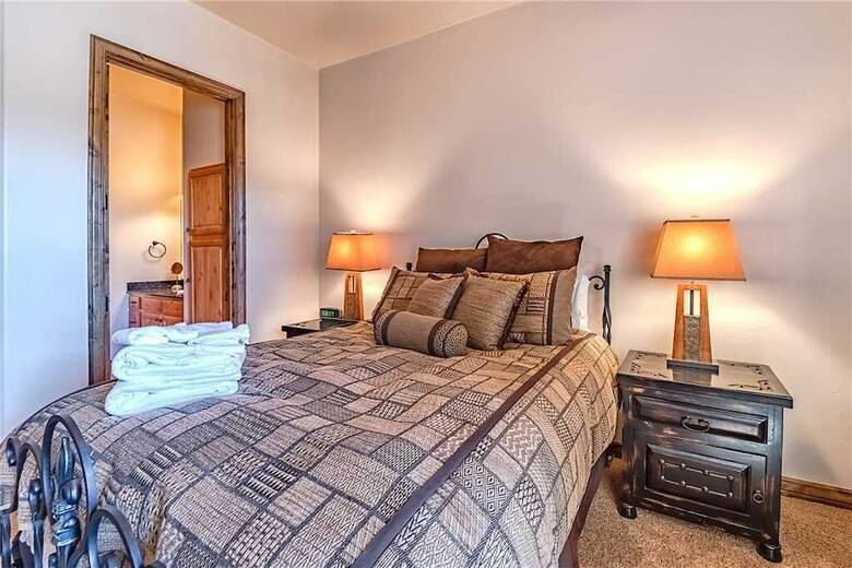 Rainmaker Retreat - Three Bedroom Cabin