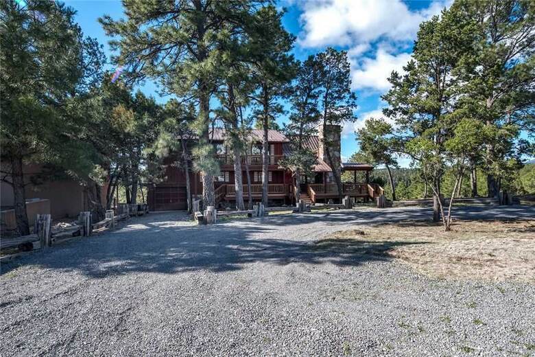 Majestic Retreat - Four Bedroom Cabin