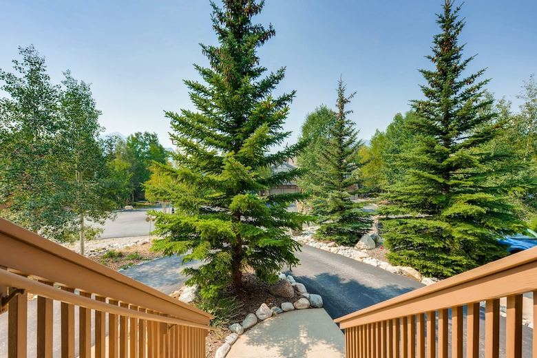 Lakepointe Court Town Homes By Crmr