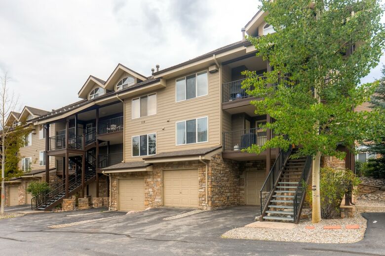 Bay Club Town Homes By Crmr