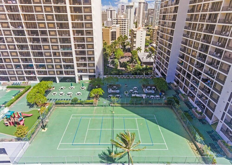Waikiki Banyan - Ocean View Tower 2 Suite 2904