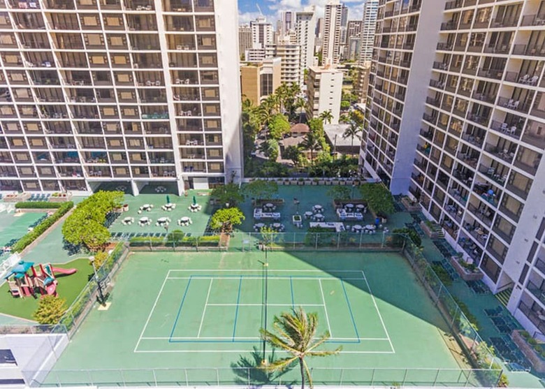 Waikiki Banyan - Pool Deck Level Tower 1 Suite 610