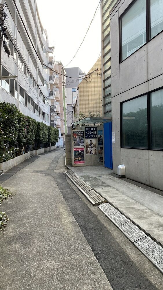 Hostal Male Only Dormitory Hotel Adonis - Hostel