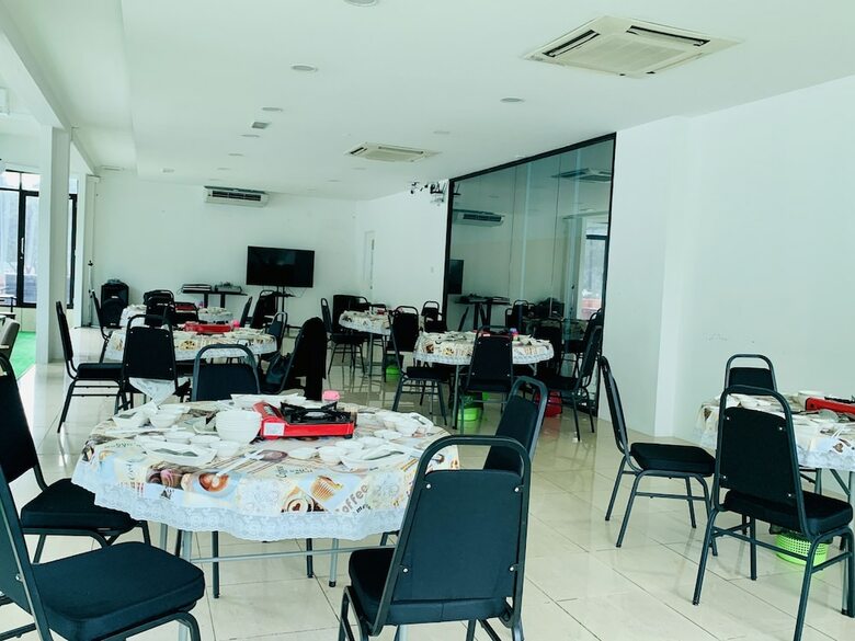 Spot On 89900 Jesselton Capsule Inn