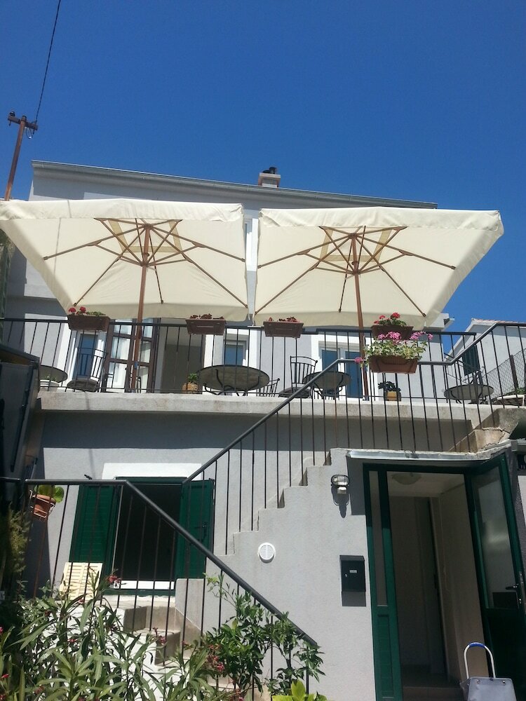 Golden B&B