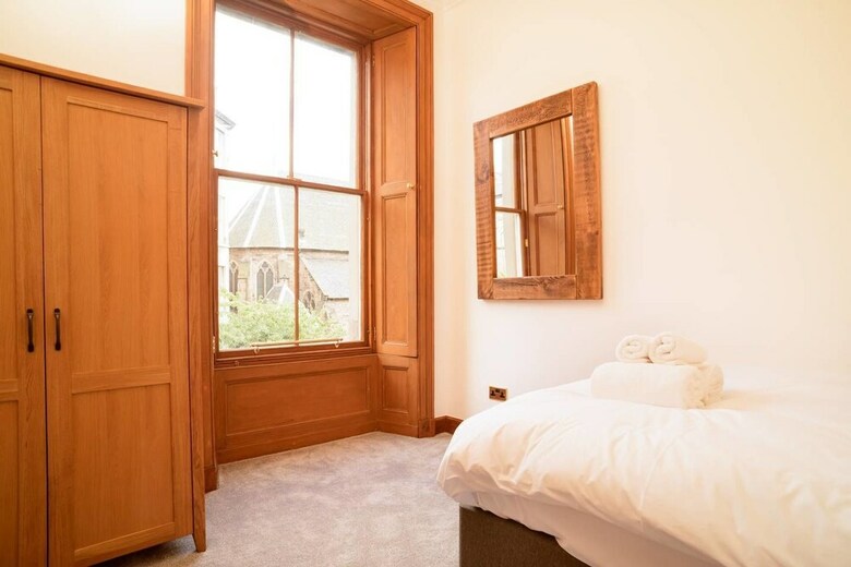 Apartamentos 5 Bedroom Apt Near Meadows & George Square