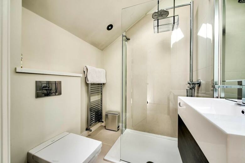Quiet Mews Apartment In New Town