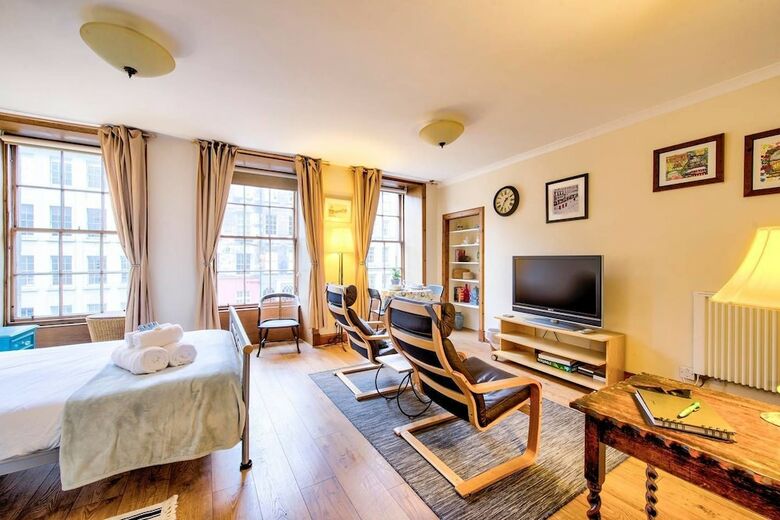 Royal Mile Apartment For Two - Location, Location!