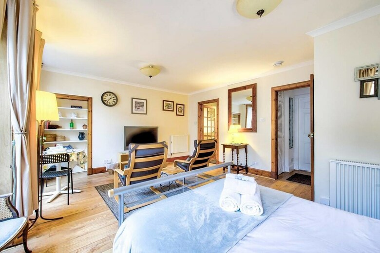 Royal Mile Apartment For Two - Location, Location!