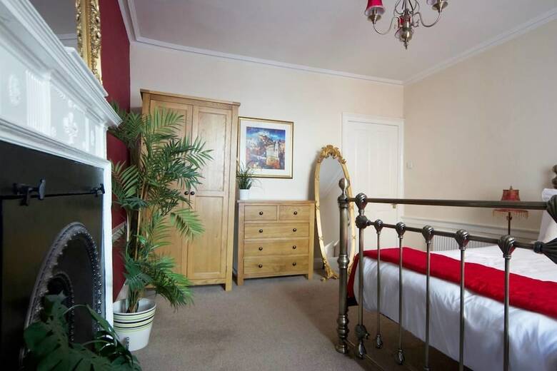 Perfect Location - Stylish 2bd Rose St Apartment