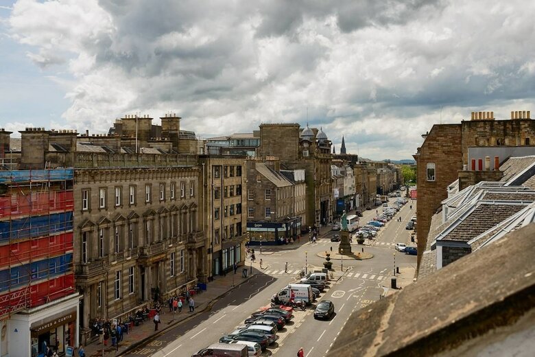 Luxury George Street Apartments: Forth Suite