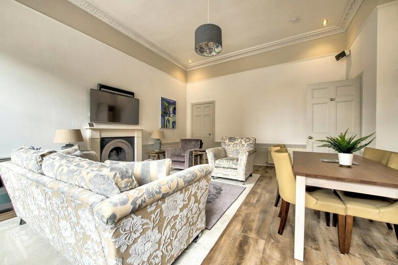 City Centre Georgian Maindoor 2bed/2bath Apartment
