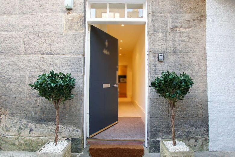 Quiet New Town Apartment