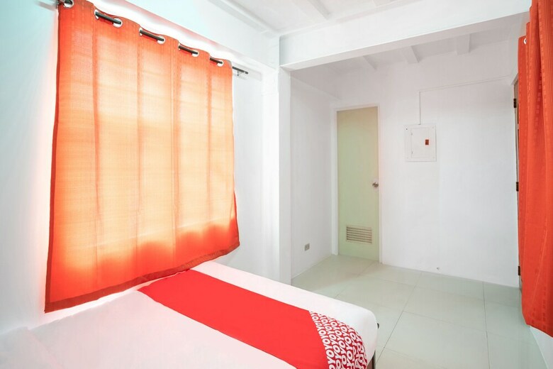 Hotel Oyo 179 Aguados Place