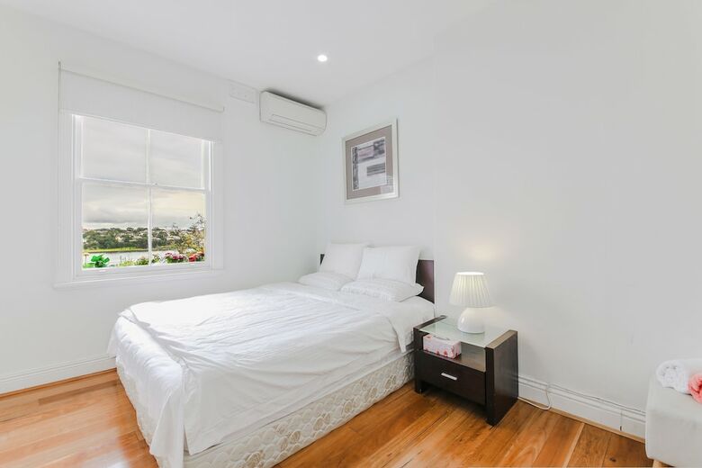 Waterview Terrace In Historic Rocks