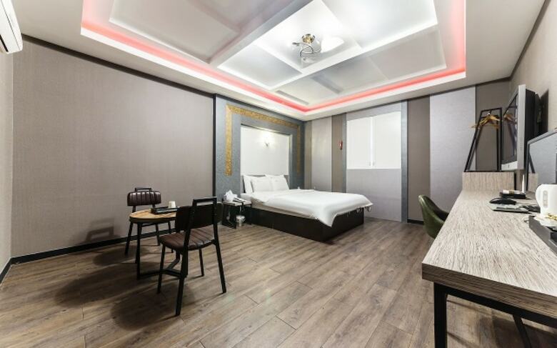 Hotel No.1