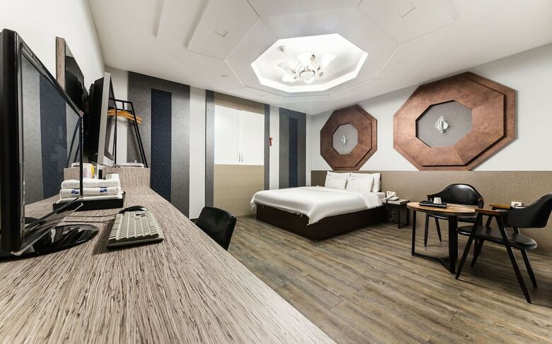 Hotel No.1