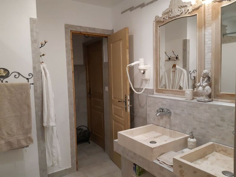 Villa La Licorne Piscine, Jacuzzi, Massages,tennis