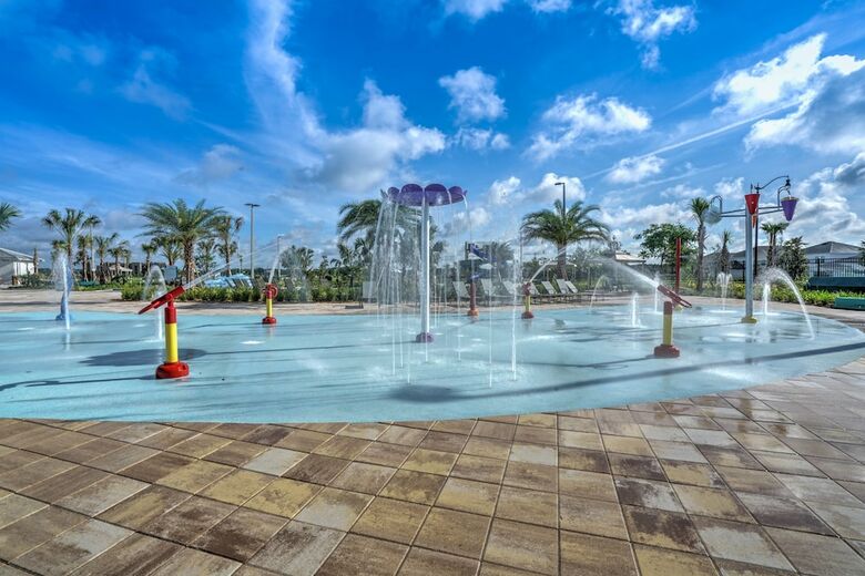 Storey Lake - 3064 Gatsby By Fairytale Vr
