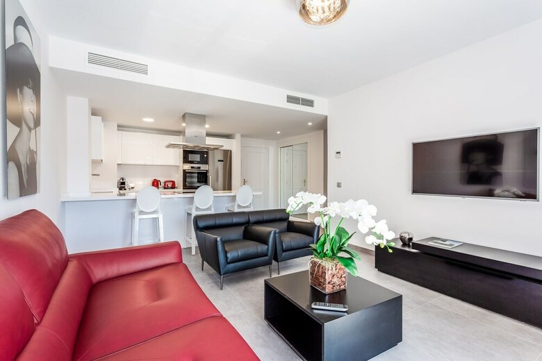 Apartamentos By Riva - Luxurious, Exclusive 2bed Apt Inside Puerto Banus
