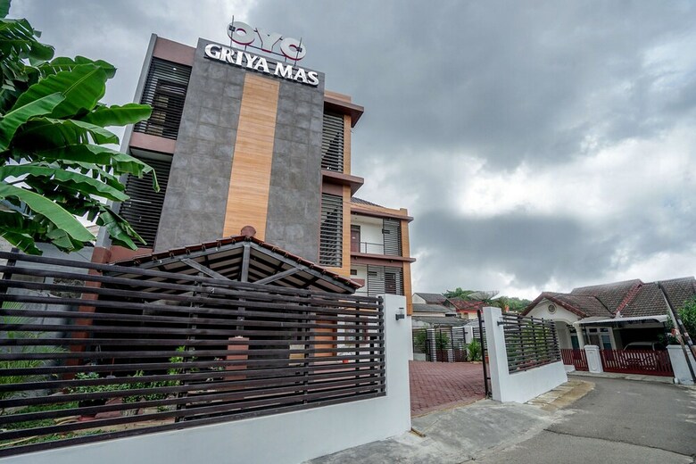 Hostal Oyo 932 Griya Mas Residence Syariah