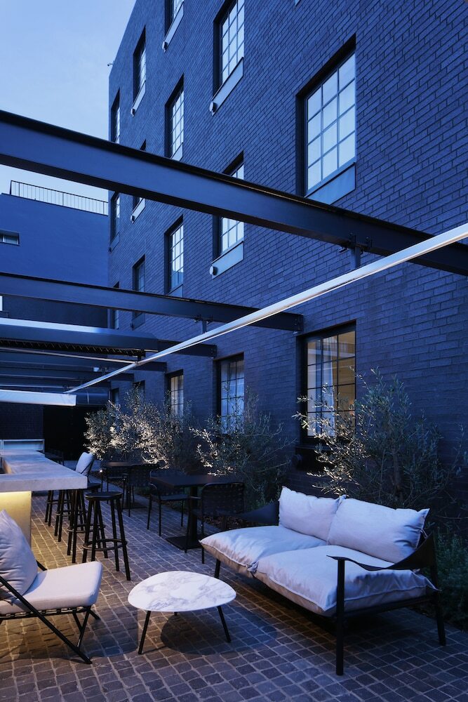 Cen Diversity Hotel & Cafe